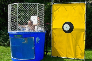 Dunk tank